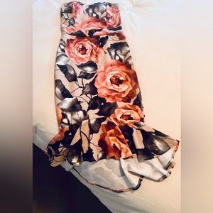 Beautiful strapless floral print mermaid style dress. Size M.